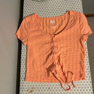 Cute cropped shirt from the brand SO and it is a peach/pink color - medium shirt